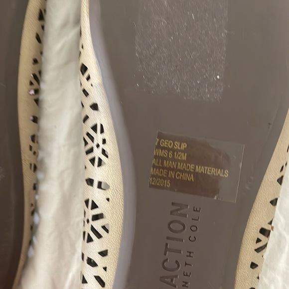 KENNETH COLE REACTION NEVER WORN FLATS - Picture 4 of 5